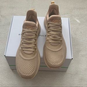NIB APL Women's Techloom Tracer Champagne training Shoe size 7